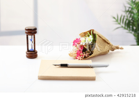 Fashionable notebook and pen 42915218