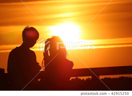 sunset, sunsets, setting sun 42915250