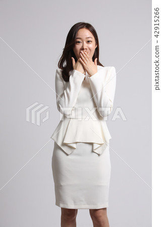 Asian young Korean woman, beauty facial expression, shock, emotion, surprise, surprise, surprised expression 42915266