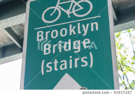 Sign indicating the direction to Brooklyn Bridge Sign indicating the direction to Brooklyn Bridge 42915387