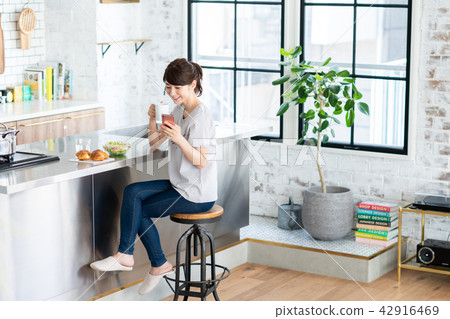 Young lady (smaho - breakfast) 42916469