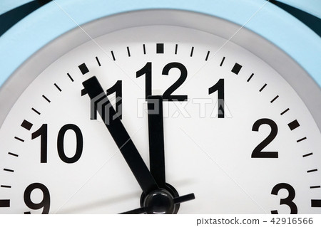 Alarm clock, appointment time 12: 5 Alarm clock, appointment time 12: 5 42916566