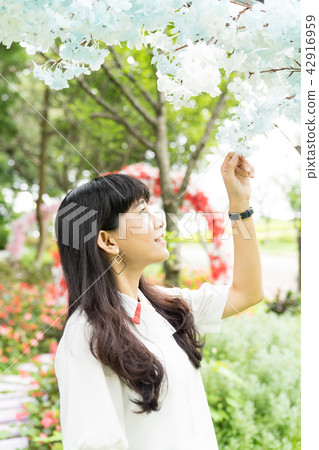 Asia Taiwan Taoyuan Daxi Huahaihuatian portrait love love feelings beauty god flower plant nature sunshine air water smile playful temperament romantic beauty portrait portrait 42916959