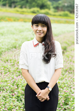 亞洲台灣桃園大溪花海花田人像愛心戀愛感情美女神花卉植物大自然陽光空氣水微笑俏皮氣質浪漫美女肖像人像 亞洲台灣桃園大溪花海花田人像愛心戀愛感情美女神花卉植物大自然陽光空氣水微笑俏皮氣質浪漫美女肖像人像 42916967
