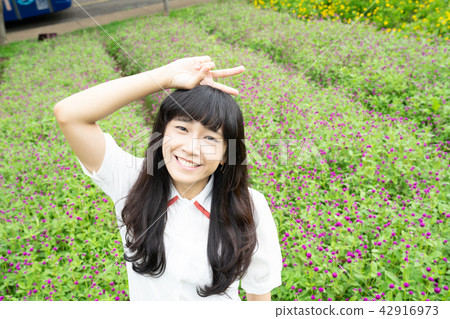 亞洲台灣桃園大溪花海花田人像愛心戀愛感情美女神花卉植物大自然陽光空氣水微笑俏皮氣質浪漫美女肖像人像 亞洲台灣桃園大溪花海花田人像愛心戀愛感情美女神花卉植物大自然陽光空氣水微笑俏皮氣質浪漫美女肖像人像 42916973