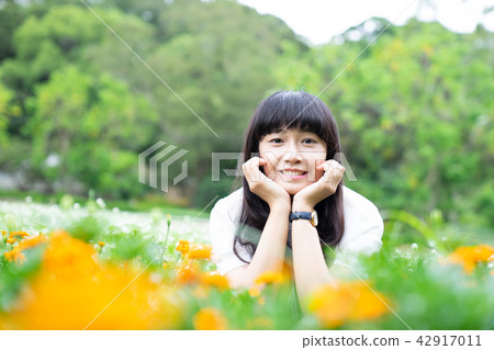 亞洲台灣桃園大溪花海花田人像愛心戀愛感情美女神花卉植物大自然陽光空氣水微笑俏皮氣質浪漫美女肖像人像 亞洲台灣桃園大溪花海花田人像愛心戀愛感情美女神花卉植物大自然陽光空氣水微笑俏皮氣質浪漫美女肖像人像 42917011
