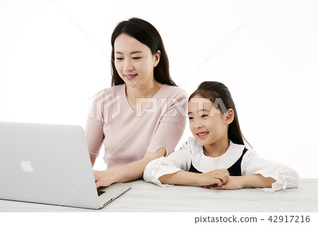 Mom, Daughter, Family 42917216