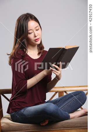 Asian young Korean woman, beauty facial expression, reading, autumn, book, reading, purity, pretty Asian young Korean woman, beauty facial expression, reading, autumn, book, reading, purity, pretty 42917450