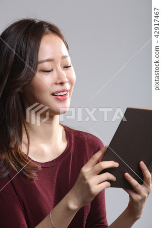 Asian young Korean woman, beauty facial expression, reading, autumn, book, reading, purity, pretty Asian young Korean woman, beauty facial expression, reading, autumn, book, reading, purity, pretty 42917467