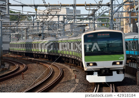 Series E231 500th Yamanote Line running in the metropolitan area 42918184