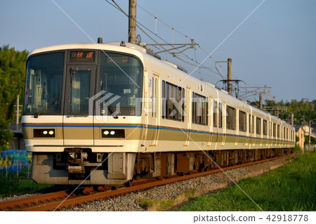 221 series high-speed 6 cars running on the Nara Line at dusk 221 series high-speed 6 cars running on the Nara Line at dusk 42918778