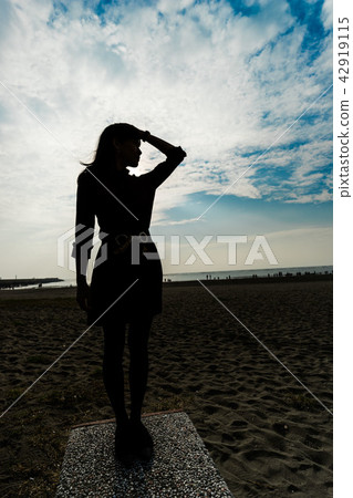 亞洲台灣台南安平觀夕平台海邊沙灘海水女人女性女孩模特兒肖像人像 42919115