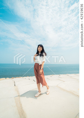 亞洲台灣新竹南寮漁港魚鱗天梯消波塊美女女人女子人像肖像 42919636