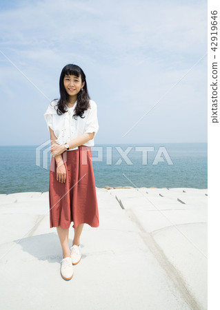 亞洲台灣新竹南寮漁港魚鱗天梯消波塊美女女人女子人像肖像 42919646