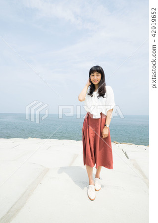 亞洲台灣新竹南寮漁港魚鱗天梯消波塊美女女人女子人像肖像 42919652