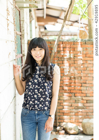 Asia Taiwan China Customs Retro Taichung Fog Peak Guangfu New Village Girl Woman Portrait Portrait Model Beauty Outside Shooting Vine Beautiful Sunshine Hairstyle Hairstyle Jeans Apparel Asia Taiwan China Customs Retro Taichung Fog Peak Guangfu New Village Girl Woman Portrait Portrait Model Beauty Outside Shooting Vine Beautiful Sunshine Hairstyle Hairstyle Jeans Apparel 42919895