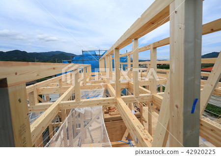 新建獨立式住宅的上部建築工地 42920225