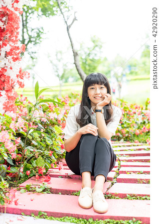 亞洲台灣桃園大溪花海花田人像愛心戀愛感情美女神花卉植物大自然陽光空氣水微笑俏皮氣質浪漫美女肖像人像 亞洲台灣桃園大溪花海花田人像愛心戀愛感情美女神花卉植物大自然陽光空氣水微笑俏皮氣質浪漫美女肖像人像 42920290