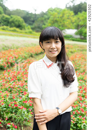 亞洲台灣桃園大溪花海花田人像愛心戀愛感情美女神花卉植物大自然陽光空氣水微笑俏皮氣質浪漫美女肖像人像 亞洲台灣桃園大溪花海花田人像愛心戀愛感情美女神花卉植物大自然陽光空氣水微笑俏皮氣質浪漫美女肖像人像 42920302