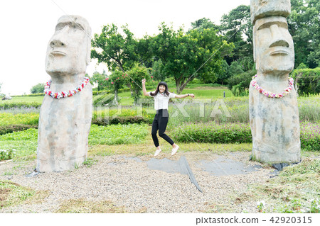 亞洲台灣桃園大溪花海花田人像愛心戀愛感情美女神花卉植物大自然陽光空氣水微笑俏皮氣質浪漫美女肖像人像 亞洲台灣桃園大溪花海花田人像愛心戀愛感情美女神花卉植物大自然陽光空氣水微笑俏皮氣質浪漫美女肖像人像 42920315