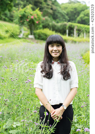 亞洲台灣桃園大溪花海花田人像愛心戀愛感情美女神花卉植物大自然陽光空氣水微笑俏皮氣質浪漫美女肖像人像 亞洲台灣桃園大溪花海花田人像愛心戀愛感情美女神花卉植物大自然陽光空氣水微笑俏皮氣質浪漫美女肖像人像 42920329