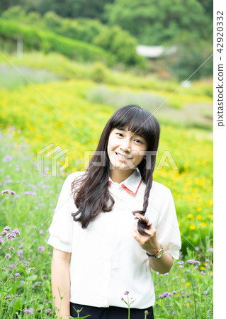 亞洲台灣桃園大溪花海花田人像愛心戀愛感情美女神花卉植物大自然陽光空氣水微笑俏皮氣質浪漫美女肖像人像 亞洲台灣桃園大溪花海花田人像愛心戀愛感情美女神花卉植物大自然陽光空氣水微笑俏皮氣質浪漫美女肖像人像 42920332