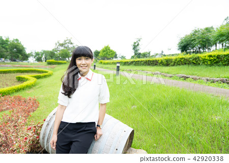 亞洲台灣桃園大溪花海花田人像愛心戀愛感情美女神花卉植物大自然陽光空氣水微笑俏皮氣質浪漫美女肖像人像 亞洲台灣桃園大溪花海花田人像愛心戀愛感情美女神花卉植物大自然陽光空氣水微笑俏皮氣質浪漫美女肖像人像 42920338