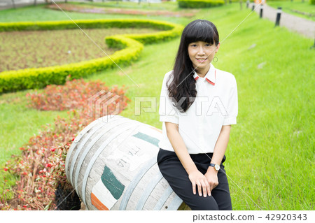 亞洲台灣桃園大溪花海花田人像愛心戀愛感情美女神花卉植物大自然陽光空氣水微笑俏皮氣質浪漫美女肖像人像 亞洲台灣桃園大溪花海花田人像愛心戀愛感情美女神花卉植物大自然陽光空氣水微笑俏皮氣質浪漫美女肖像人像 42920343