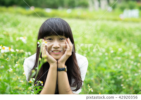 亞洲台灣桃園大溪花海花田人像愛心戀愛感情美女神花卉植物大自然陽光空氣水微笑俏皮氣質浪漫美女肖像人像 亞洲台灣桃園大溪花海花田人像愛心戀愛感情美女神花卉植物大自然陽光空氣水微笑俏皮氣質浪漫美女肖像人像 42920356
