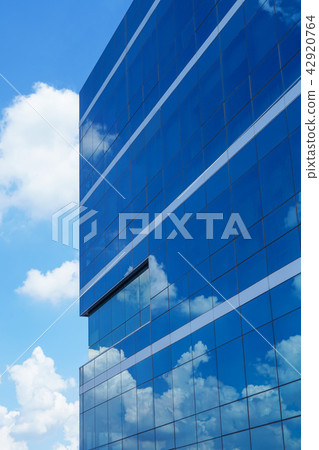 摩天大樓,雲反射的摩天大樓 摩天大樓,雲反射的摩天大樓 42920764