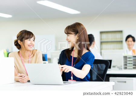 Business woman 42923040