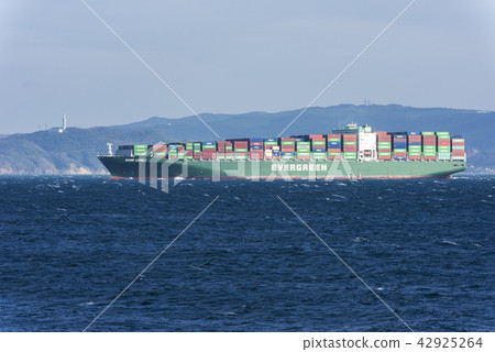 Large container ship sailing northwest of Uraga Suido in Tokyo Bay's Kannonamae 42925264