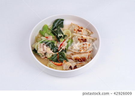 Steamed stuffing flour topped Chinese kale Steamed stuffing flour topped Chinese kale 42926009