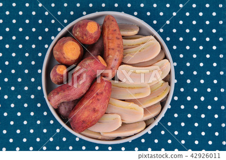 Ready served boiled sweet potato and banana Ready served boiled sweet potato and banana 42926011