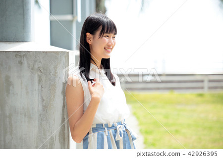 年輕的女士的肖像 42926395