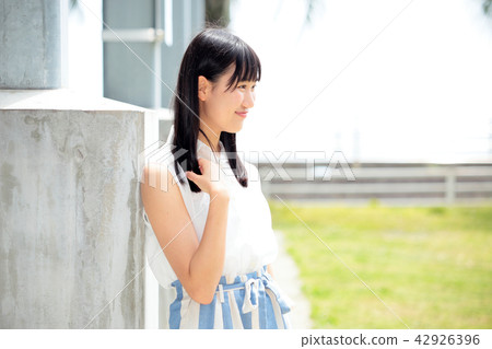 年輕的女士的肖像 42926396