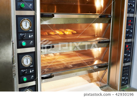 Oven with bread in bakery 42930196