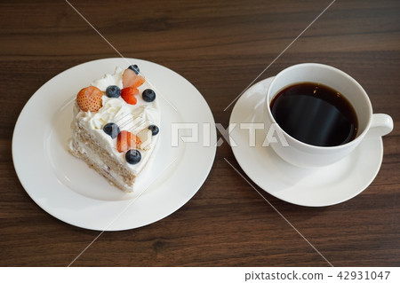 水果蛋糕和咖啡(水果蛋糕和美國) 水果蛋糕和咖啡(水果蛋糕和美國) 42931047