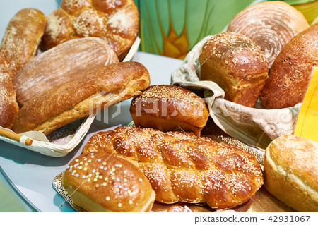 Freshly baked bread with sesame seeds Freshly baked bread with sesame seeds 42931067