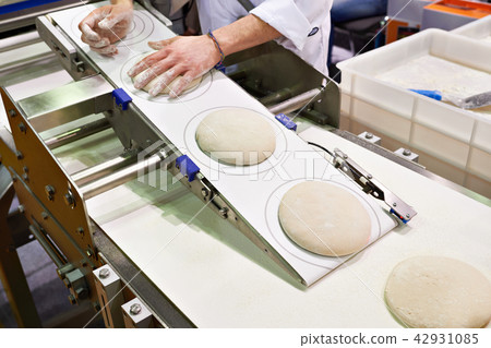 Conveyor for pizza making Conveyor for pizza making 42931085