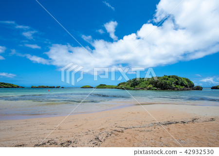 Iriomote Island star sand beach 42932530