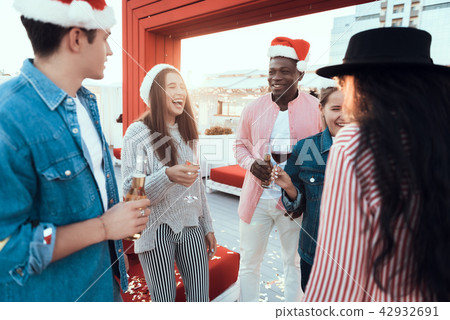 Positive females and males tasting alcohol Positive females and males tasting alcohol 42932691