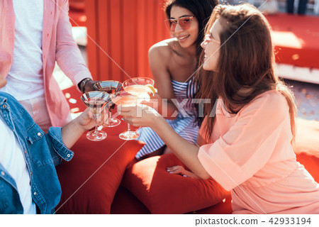 Happy girls and men tasting delicious beverage 42933194