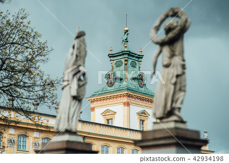 Old antique palace Wilanow in Warsaw 42934198