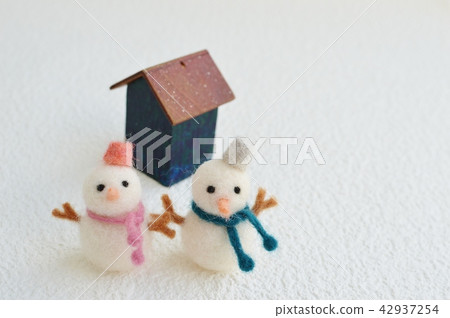 雪人和毛氈的小屋 42937254