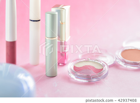 Cosmetics / cosmetics image 42937408