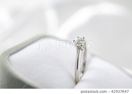 Shining diamond wedding ring Shining diamond wedding ring 42937647