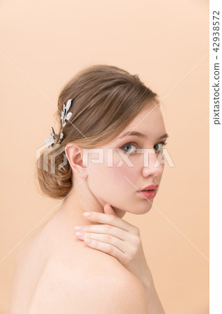 Bridal beauty shot Foreign women 42938572