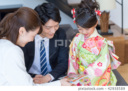 Young family, Girls, Shichigosan, preparations, house 42938589