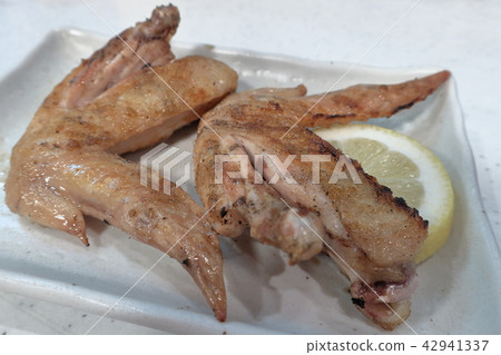 Popular and rustic yakitori "chicken wings" 42941337